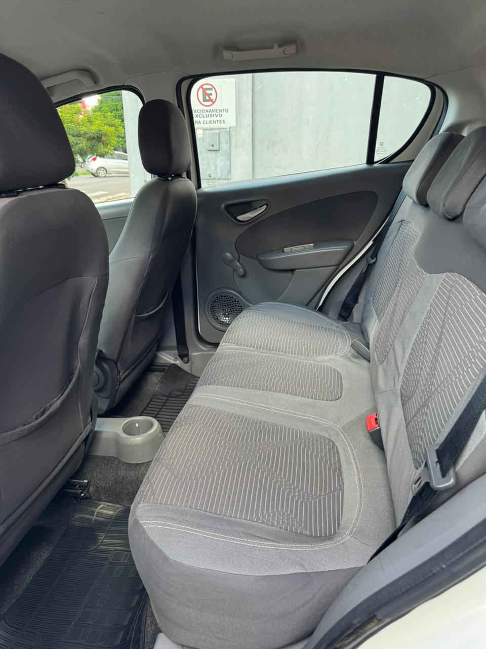 Fiat Palio Attractive 1.0 Evo Fire Flex 8V - foto 8